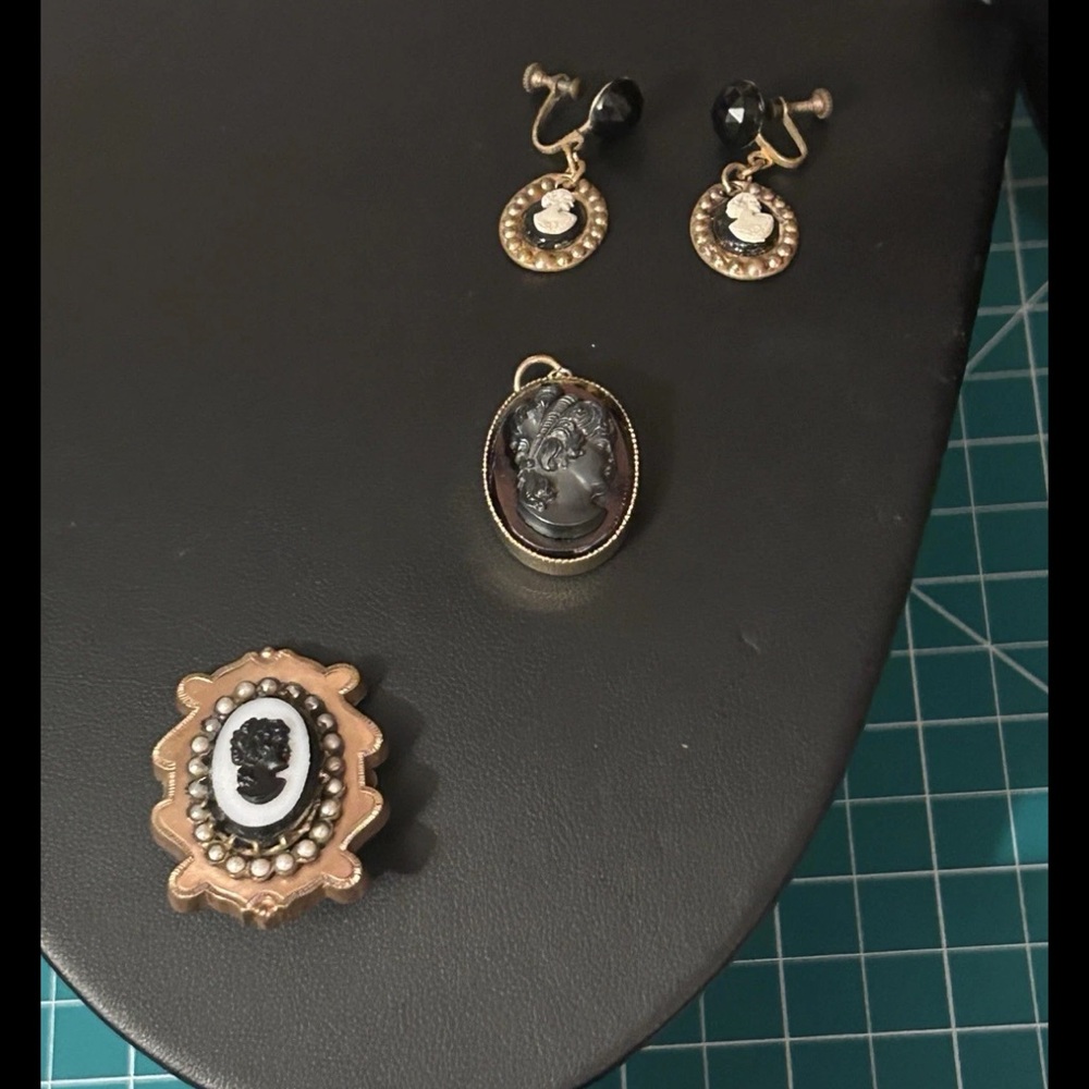 Vintage Cameo Black White Glass Silhouette Pendant Gilded Metal Brooch &Earrings